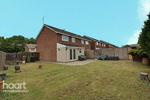 2 Chelmer Garth, Paston, Peterborough, PE4 7XX