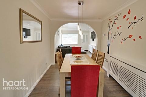 2 Chelmer Garth, Paston, Peterborough, PE4 7XX