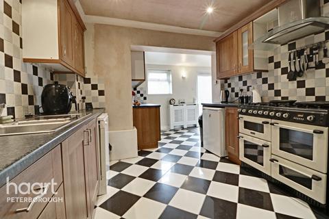 2 Chelmer Garth, Paston, Peterborough, PE4 7XX