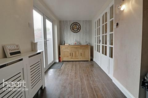 2 Chelmer Garth, Paston, Peterborough, PE4 7XX