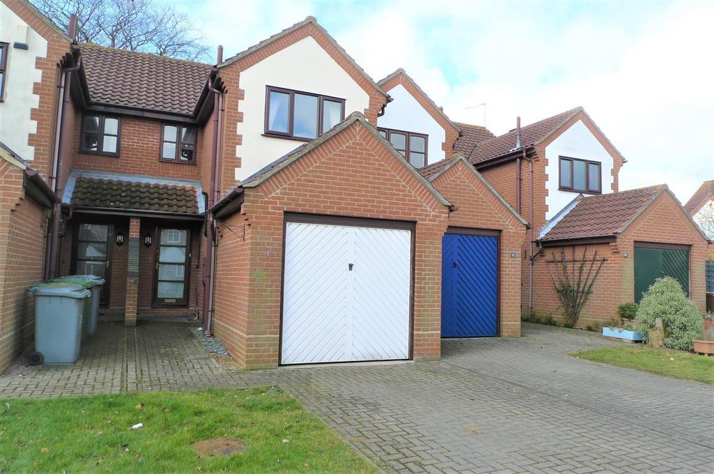 Market Manor, Acle, Norwich, NR13 2 bed house £200,000