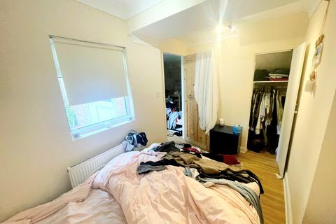 1 bedroom apartment to rent, Archway Road, Highgate, N6