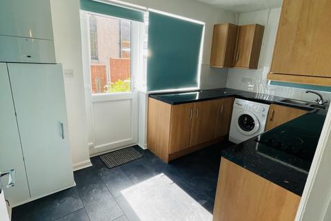 2 bedroom maisonette to rent, Uxbridge , UB10