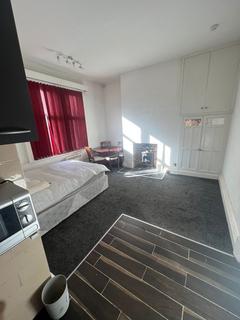 undefined, Studio Flat- Sandown Road, Stoneygate, Leicester, LE2 2BJ. £550 PCM