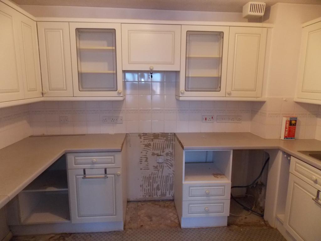 Dove Close, Chatham, Kent ME5 2 bed apartment £110,000