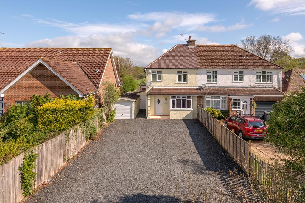 Smallfield Road, Horley, RH6 3 bed semidetached house for sale £500,000