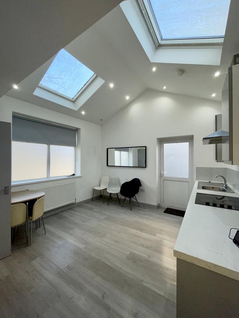 2 Bed Flat, Pearl Street