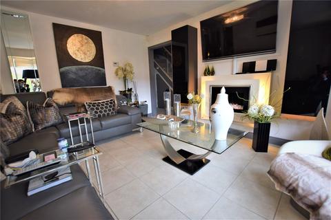 2 Barnfield Walk, Romford, RM2 6AF