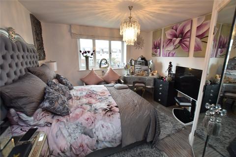 2 Barnfield Walk, Romford, RM2 6AF