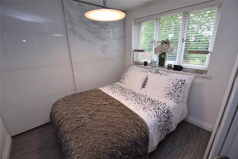 2 Barnfield Walk, Romford, RM2 6AF
