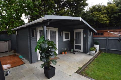 2 Barnfield Walk, Romford, RM2 6AF