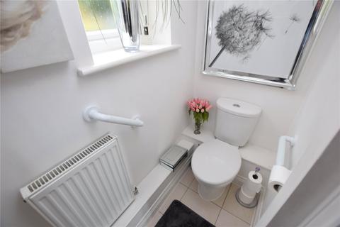2 Barnfield Walk, Romford, RM2 6AF