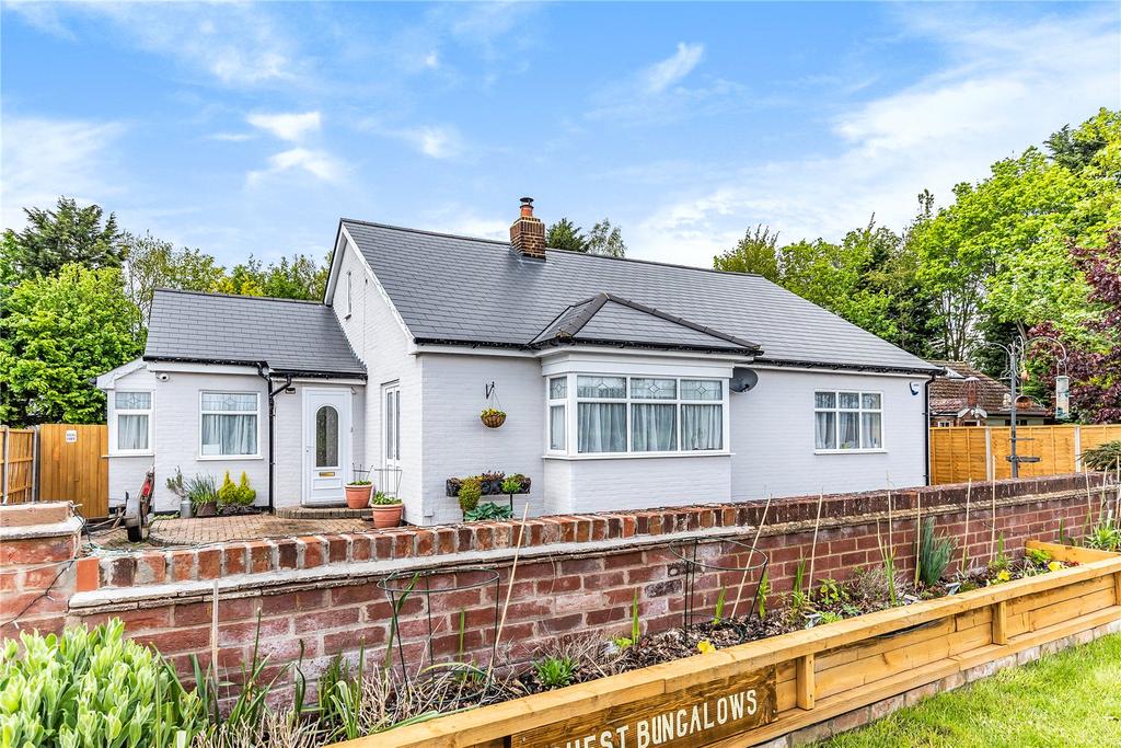 Ampthill Road, Houghton Conquest... 4 bed bungalow £425,000