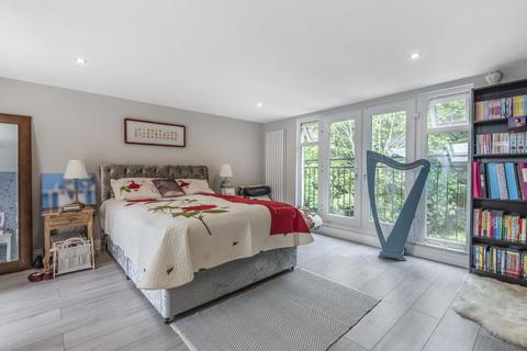 18 Cranford Close, London, SW20 0DP
