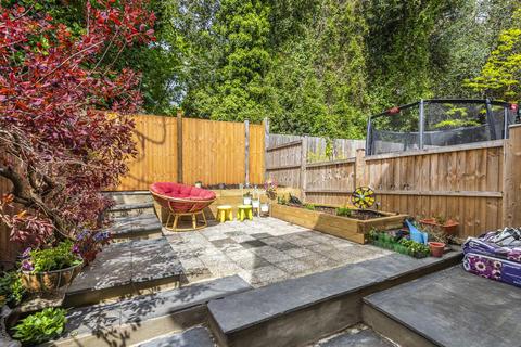 18 Cranford Close, London, SW20 0DP
