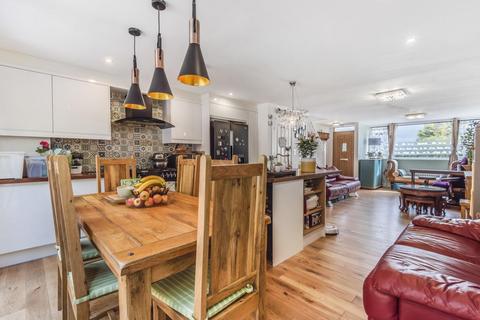 18 Cranford Close, London, SW20 0DP