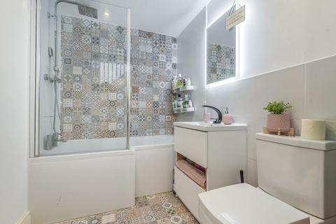 18 Cranford Close, London, SW20 0DP