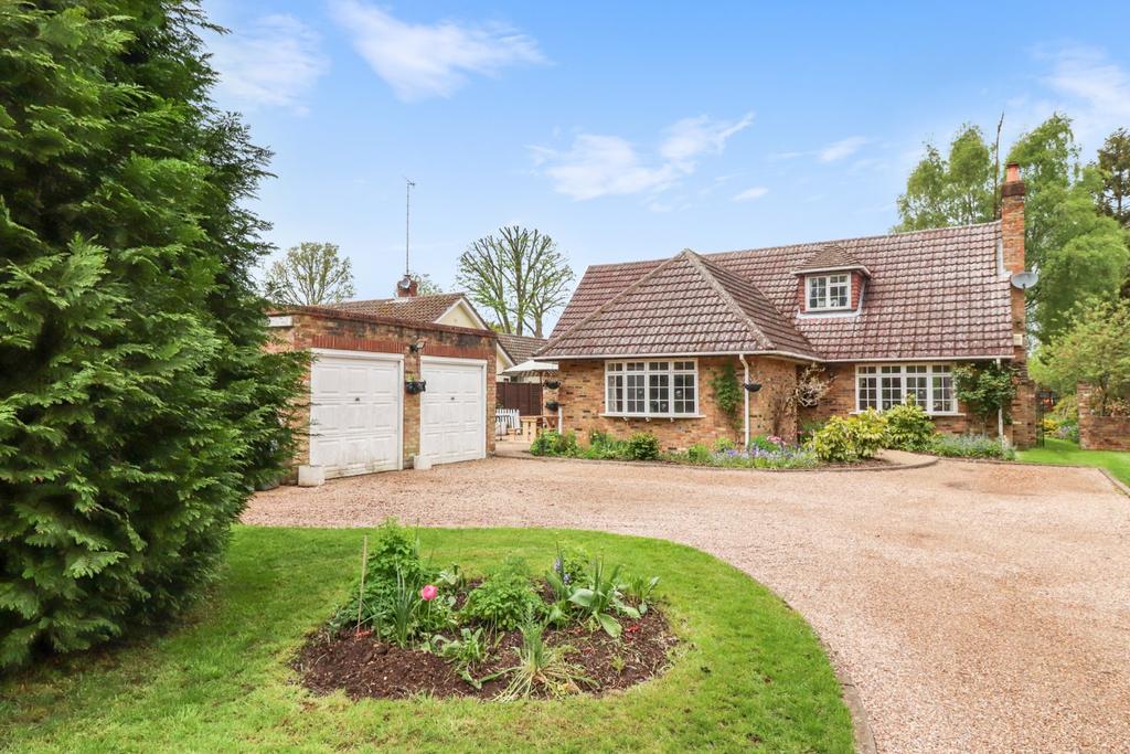 Scatterdells Lane, Chipperfield, Kings Langley, Herts, WD4 4 bed