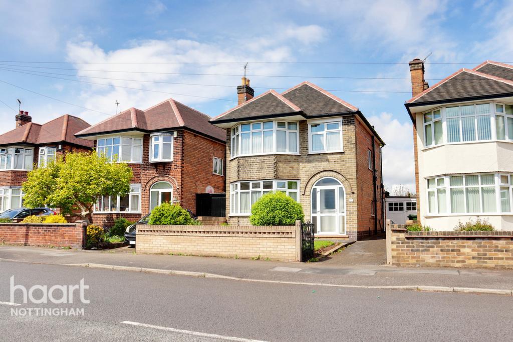 Oakdale Road, Carlton 3 bed detached house £280,000