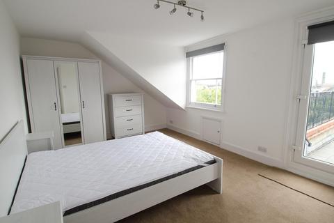 Flat D, 22 Adolphus Road, London, N4 2AZ