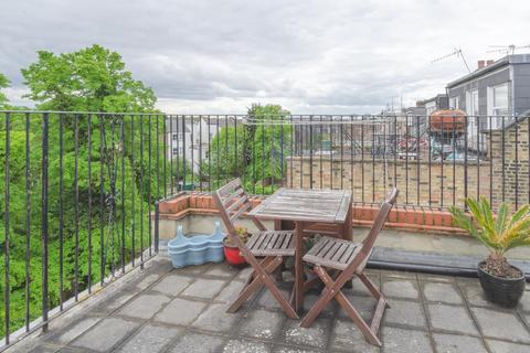 Flat D, 22 Adolphus Road, London, N4 2AZ