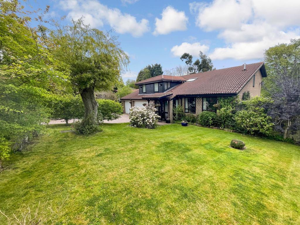 Brancepeth Chare, Peterlee, Durham... 4 bed detached house £380,000