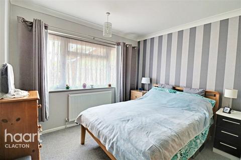 10 Crossfield Way, Kirby Cross, Frinton-on-sea, CO13 0LL