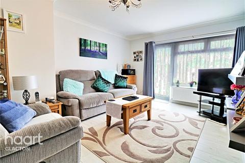 10 Crossfield Way, Kirby Cross, Frinton-on-sea, CO13 0LL