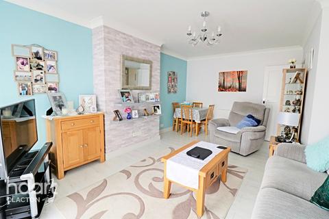 10 Crossfield Way, Kirby Cross, Frinton-on-sea, CO13 0LL