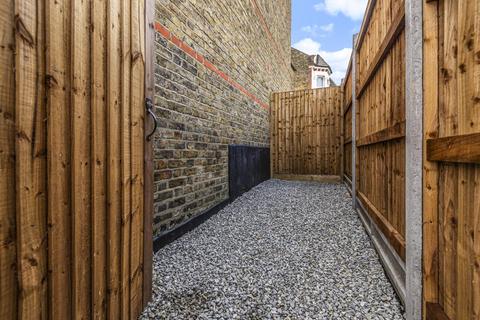 28a Brading Road, London, SW2 2AW