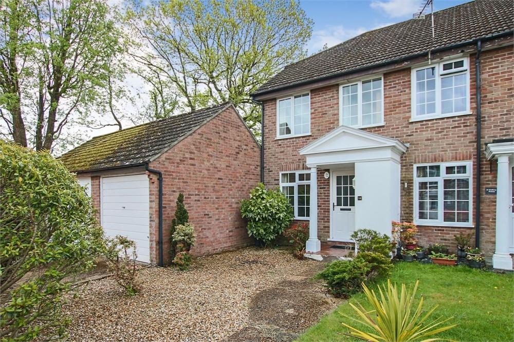 Woodbury Avenue, East Grinstead, West Sussex 2 bed end of terrace house