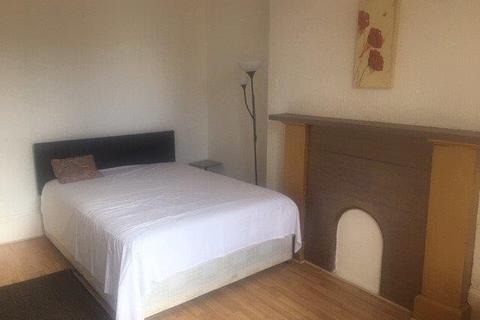 4 bedroom flat to rent, 146 Holland Street, Glasgow G2