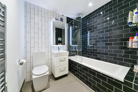 2 bedroom apartment for sale, Fairwater House, Royal Wharf, London, E16