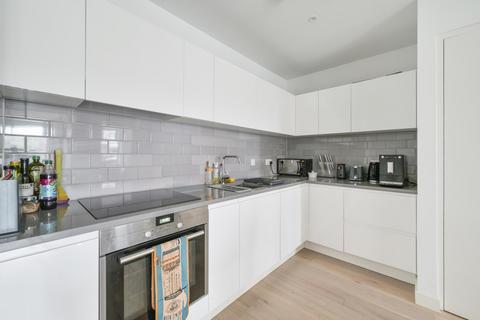 2 bedroom apartment for sale, Fairwater House, Royal Wharf, E16