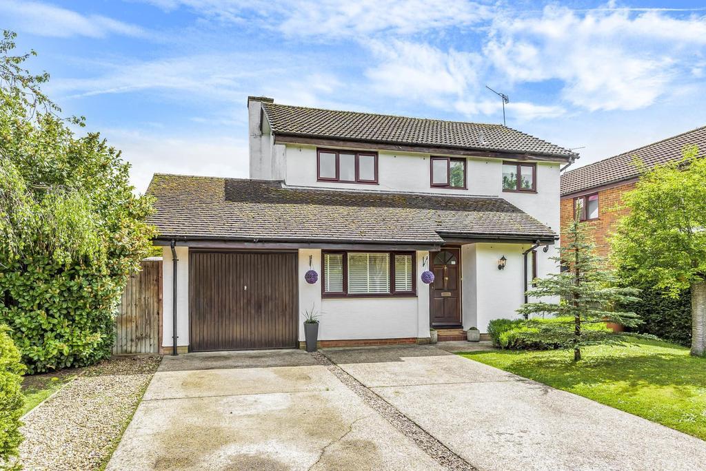 Wyndham Crescent, Cranleigh, GU6 4 bed detached house £575,000
