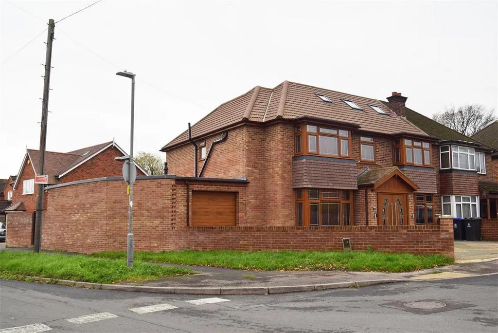 5 bed semi detached house for sale