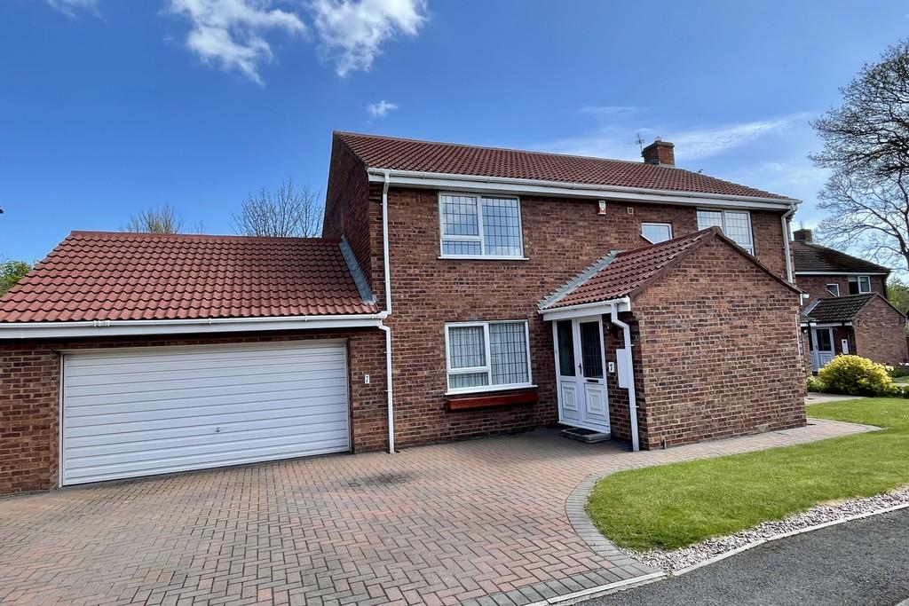 Moor Court, Whitburn 4 bed detached house £435,000