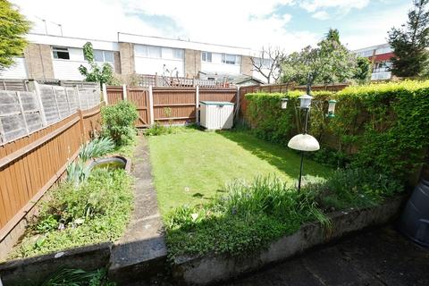 8 Chestnut Close, Orpington, BR6 6LP