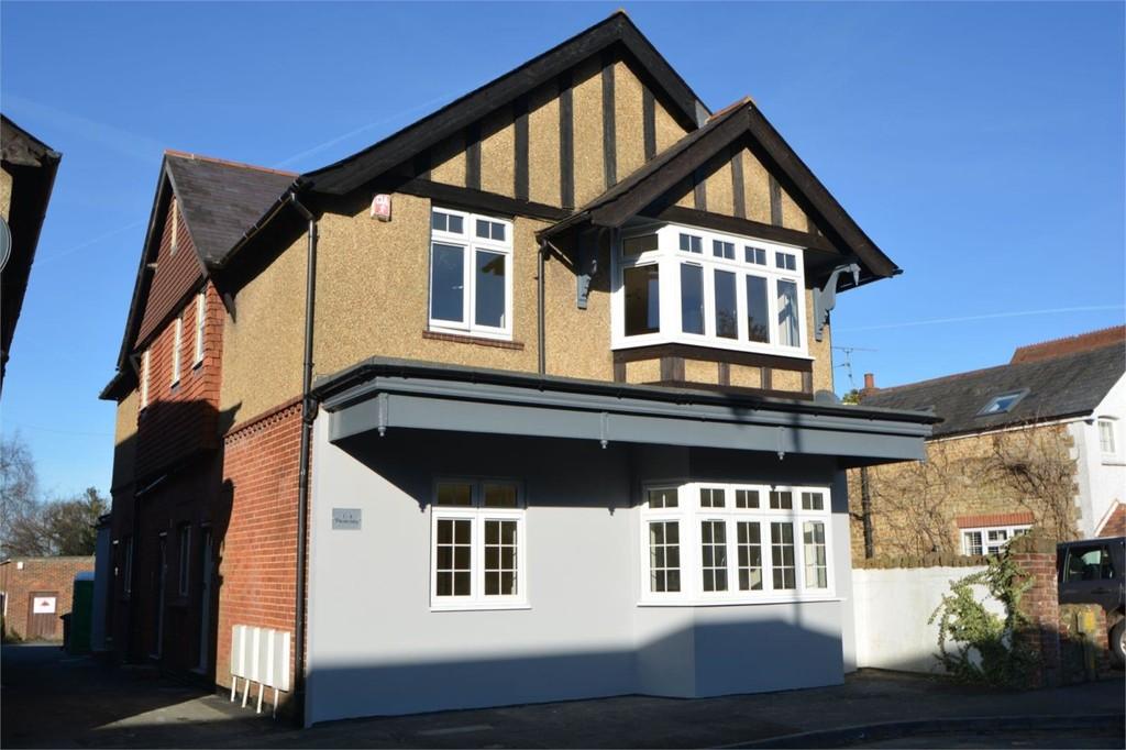 Beacon Hill Road, Hindhead 1 bed apartment £775 pcm (£179 pw)