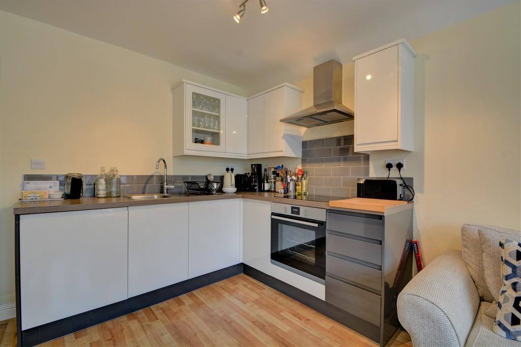 Beacon Hill Road, Hindhead 1 bed apartment £775 pcm (£179 pw)