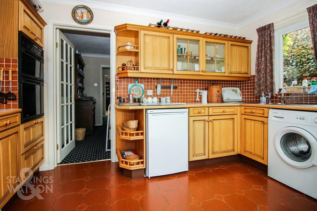 Mill Road, Blofield Heath, Norwich 3 bed chalet £300,000