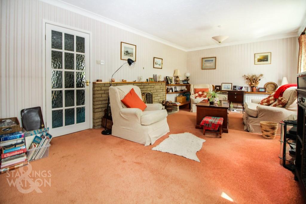 Mill Road, Blofield Heath, Norwich 3 bed chalet £300,000