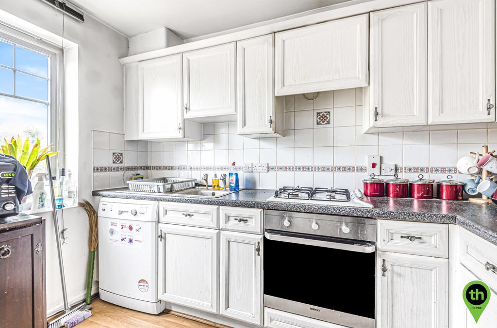 Berberry Close, Edgware 3 bed townhouse £550,000