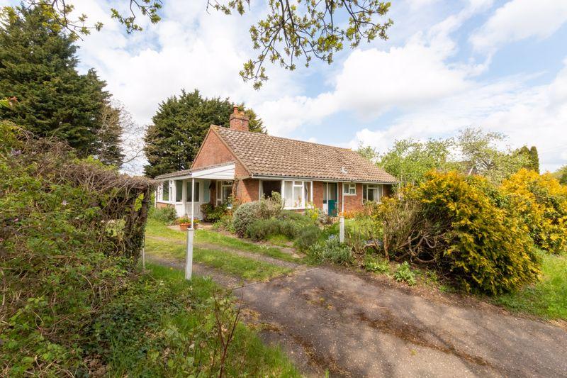 Bilney Lane, Felthorpe, Norwich 3 bed detached bungalow £350,000