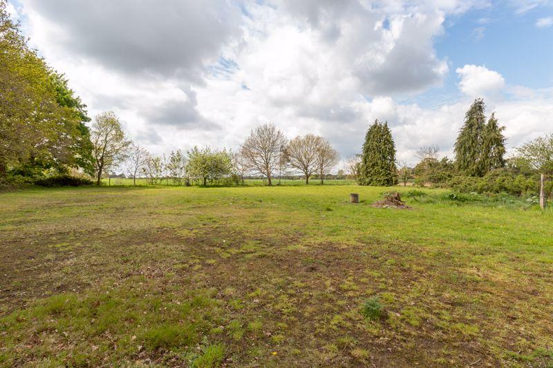 Bilney Lane, Felthorpe, Norwich 3 bed detached bungalow £350,000