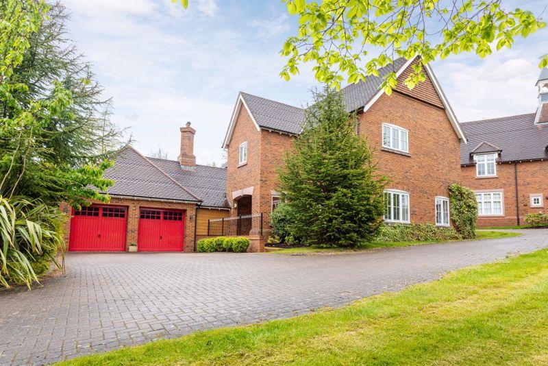 Wychwood Park, Wychwood Park, Weston 5 bed detached house £565,000