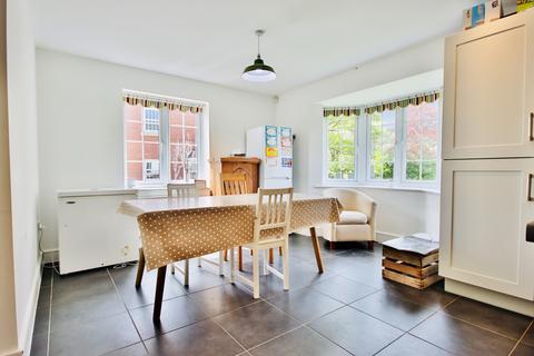 1 Callows Orchard, Rushwick, Worcester, WR2 5GU