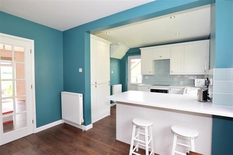 108 Flowerhill Way, Istead Rise, Gravesend, DA13 9DW
