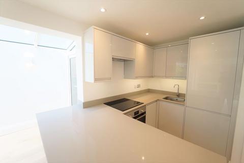 2 bedroom apartment to rent, Portnall Road, London