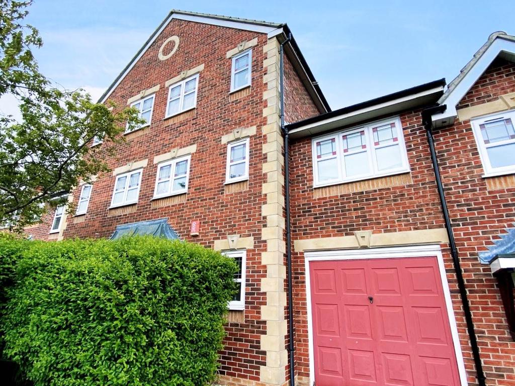 Azalea Road, Wick St Lawrence, WestonsuperMare 3 bed house £950 pcm